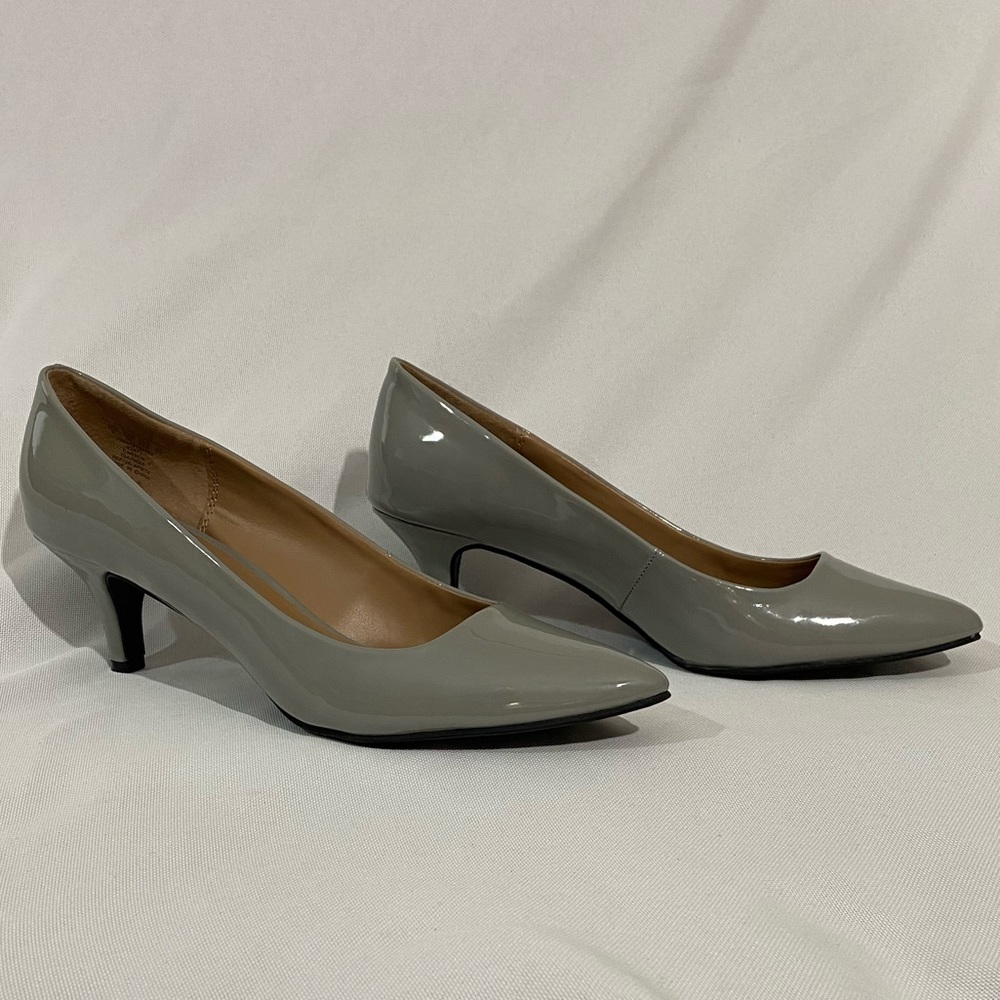 Metaphor woman’s Gray Patent Leather Heels size 9